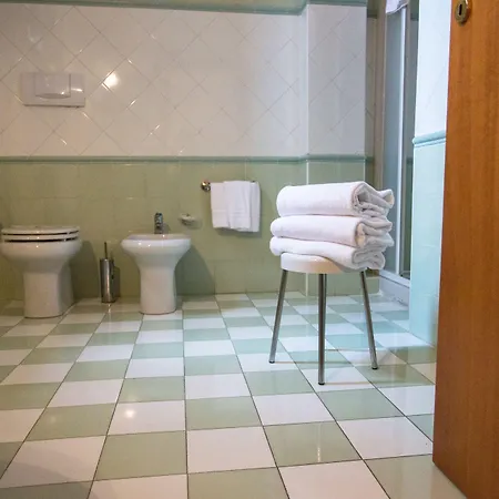 Leonardo Apartament Brescia